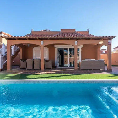 Cayetana Villa *